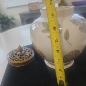 Perfect condition/Elegant Ceramic Vase with Leaf Design by LENOX w/ metal vented